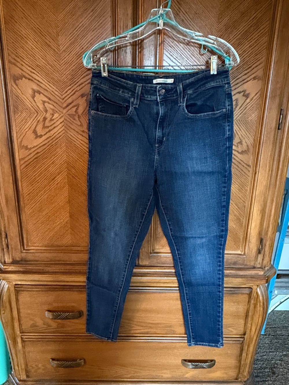 Levi's Dark Indigo Skinny Jeans - Women size 31.
